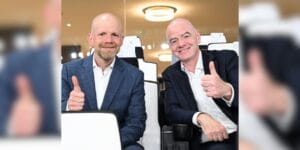 Mattias Grafström (secretário-geral da Fifa) e Gianni Infantino (presidente da Fifa) posam durante jogo da Copa Africana de Nações Feminina - Reprodução/Instagram @gianni_infantino