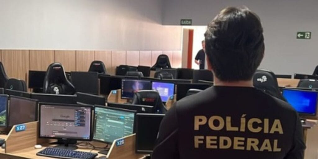 Agente da Polícia Federal durante Operação Arena - Divulgação
