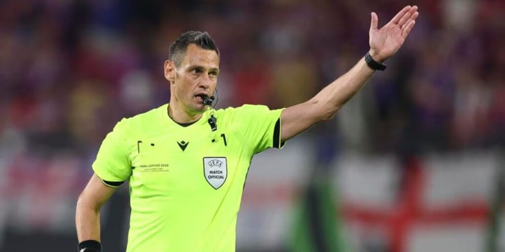 Uefa lança plataforma para padronizar decisões de arbitragem e uso do VAR