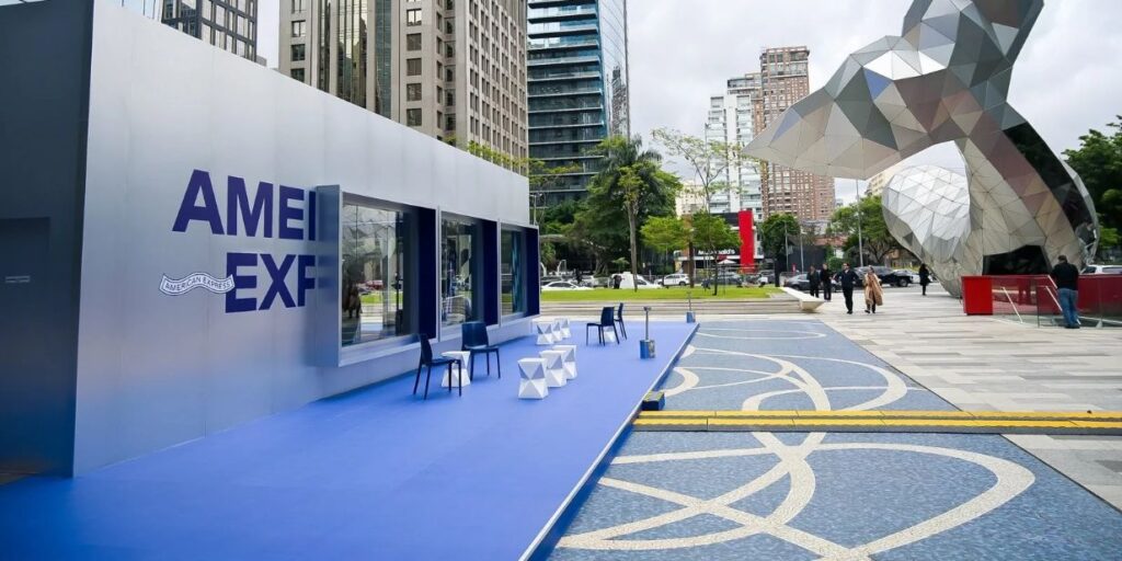 American Express ativa patrocínio à Fórmula 1 com listening bar na Faria Lima