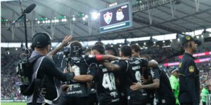 Jogadores do Santos comemoram gol contra o Fluminense pelo Brasileirão - Reinaldo Campos/ Santos