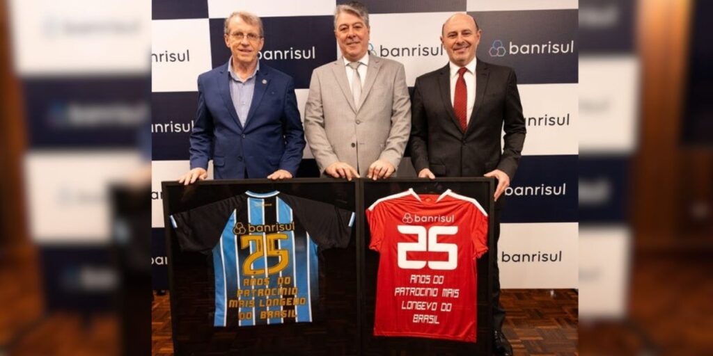 Odorigo Roman (Grêmio), Fernando Lemos (Banrisul) e Alessandro Barcellos (Internacional) no anúncio - Reinaldo Foltz/Divulgação