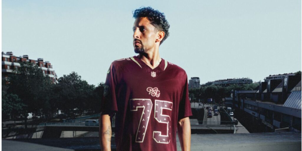 Marquinhos veste a camisa de collab entre PSG e NFL - Divulgação