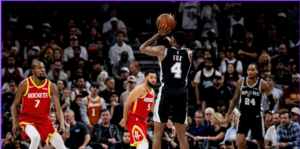 De'Aaron Fox, do San Antonio, tenta arremesso na derrota para o Houston Rockets por 114 a 110 - Reginald Thomas II/San Antonio Spurs