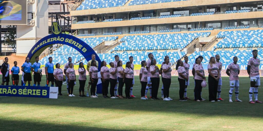 Clubes e marcas utilizam entrada de atletas em campo para promover causas sociais