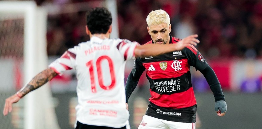 Clubes como o Flamengo têm aproveitado o espaço máster da camisa para fazer campanha a favor das bets - Gilvan de Souza / Flamengo