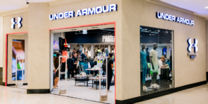 Under Armour volta a apostar em loja física para se aproximar dos consumidores no Brasil